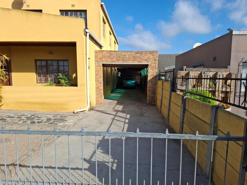 7 Bedroom Property for Sale in Riverton Western Cape